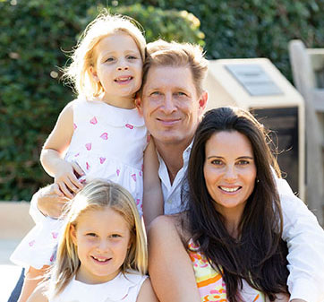 Marley Goodman Overman ’95 and Brett Overman (P ’29, ’32) and their children